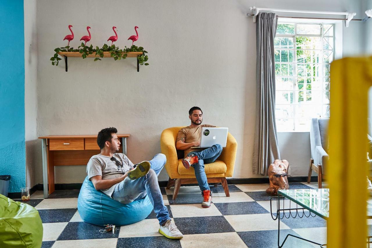 Hostal Americana Guadalajara Bagian luar foto